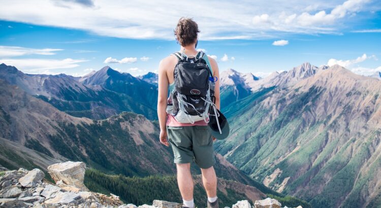 Von Gipfeln und Tälern: Die Faszination des Wanderns & Hikings
